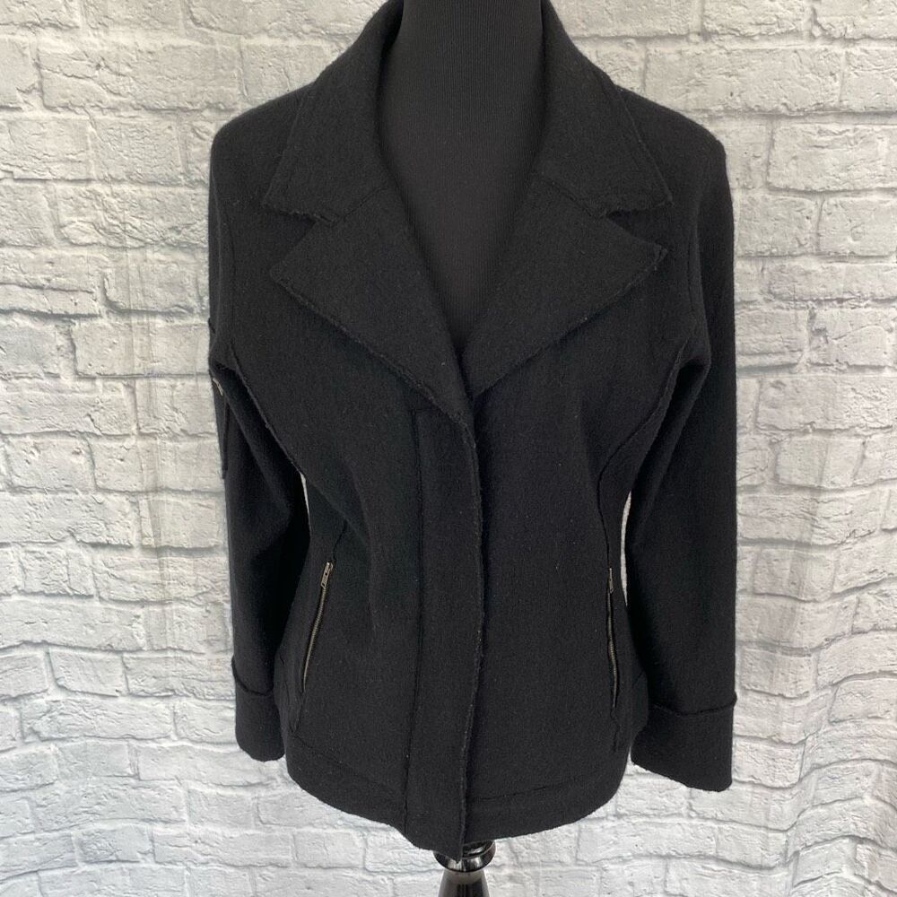 Willi Smith women L 100% wool V-cut coat w/zip pockets black